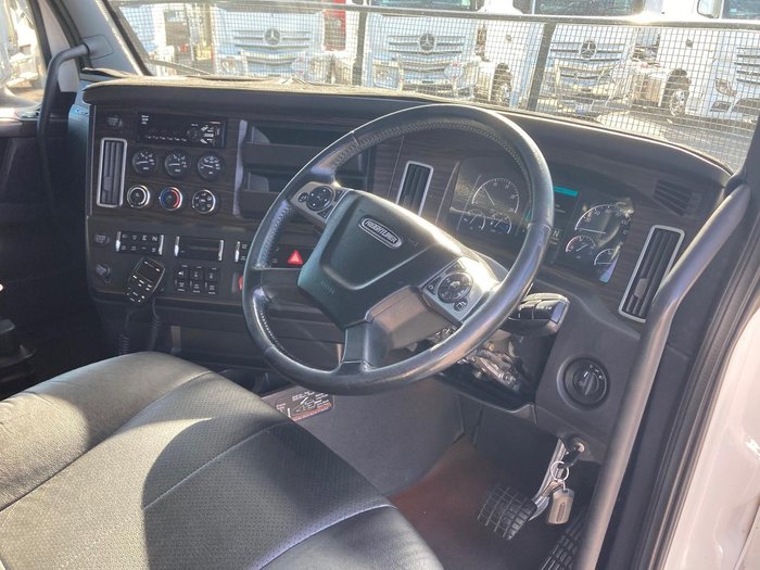 2021 Freightliner Cascadia 126 White