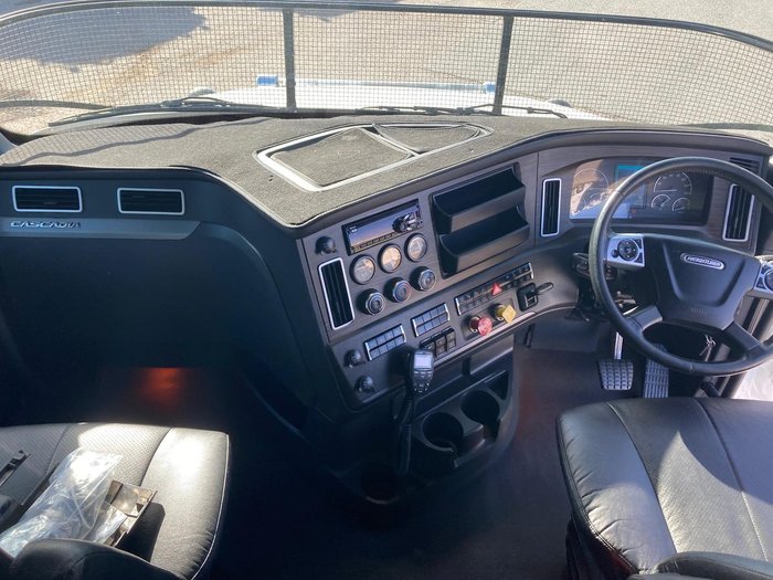 2021 Freightliner Cascadia 126 White