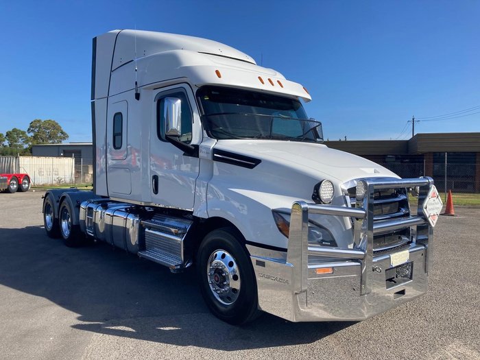 2021 Freightliner Cascadia 126 White