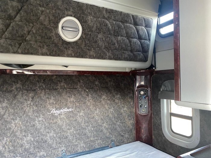 2011 Freightliner Coronado WHITE