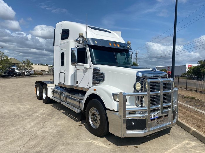 2011 Freightliner Coronado WHITE