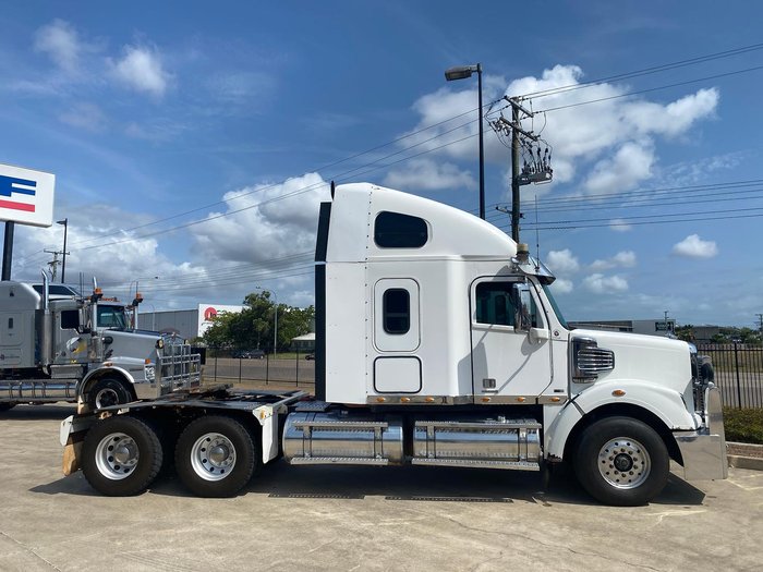 2011 Freightliner Coronado WHITE