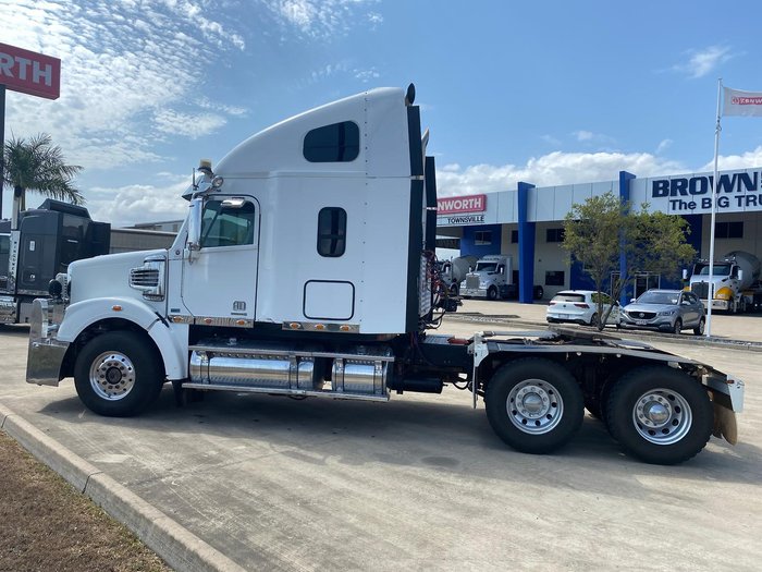 2011 Freightliner Coronado WHITE