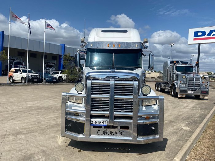 2011 Freightliner Coronado WHITE