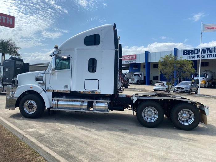 2011 Freightliner Coronado WHITE