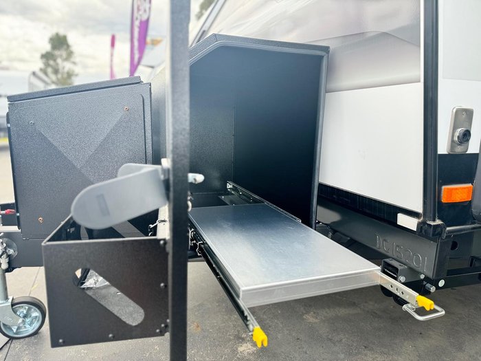 2024 Crusader My25 Excalibur Serenity Club Lounge Ensuite Couples Van