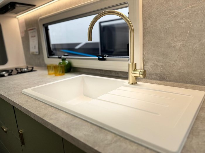 2024 Crusader My25 Excalibur Serenity Club Lounge Ensuite Couples Van