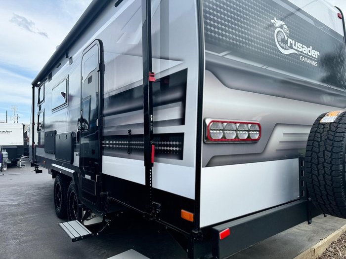2024 Crusader My25 Excalibur Serenity Club Lounge Ensuite Couples Van