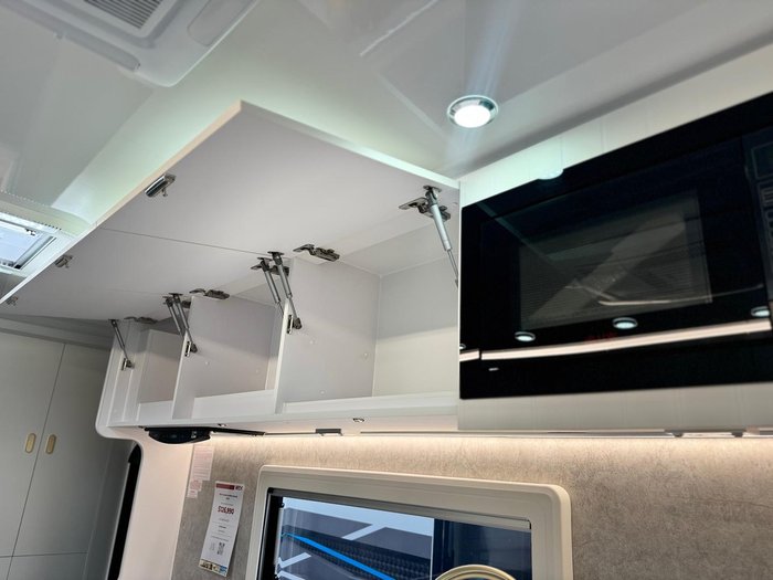 2024 Crusader My25 Excalibur Serenity Club Lounge Ensuite Couples Van