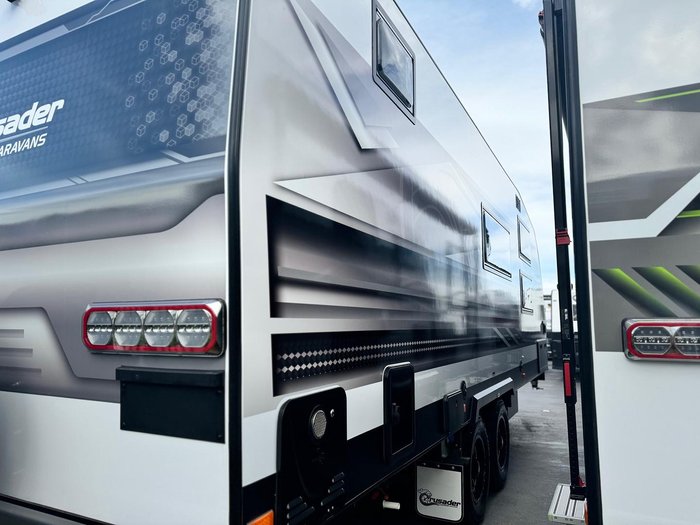 2024 Crusader My25 Excalibur Serenity Club Lounge Ensuite Couples Van