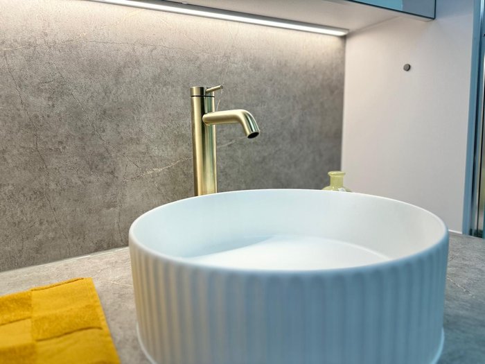 2024 Crusader My25 Excalibur Serenity Club Lounge Ensuite Couples Van
