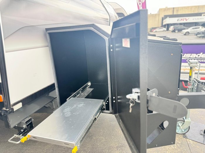 2024 Crusader My25 Excalibur Serenity Club Lounge Ensuite Couples Van