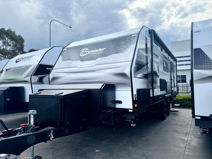 2024 Crusader My25 Excalibur Serenity Club Lounge Ensuite Couples Van