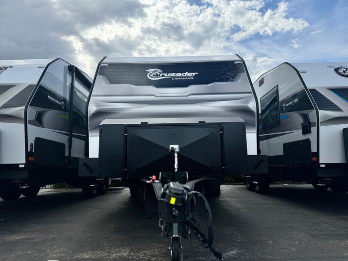 2024 Crusader My25 Excalibur Serenity Club Lounge Ensuite Couples Van