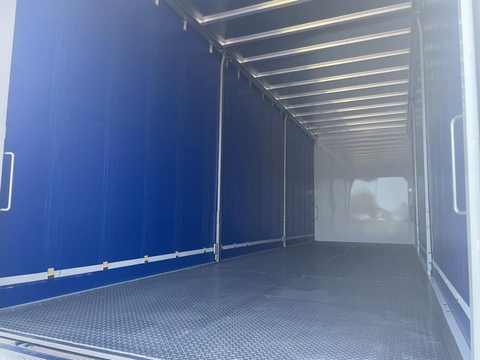 2025 Fuso Fighter 2427 . White