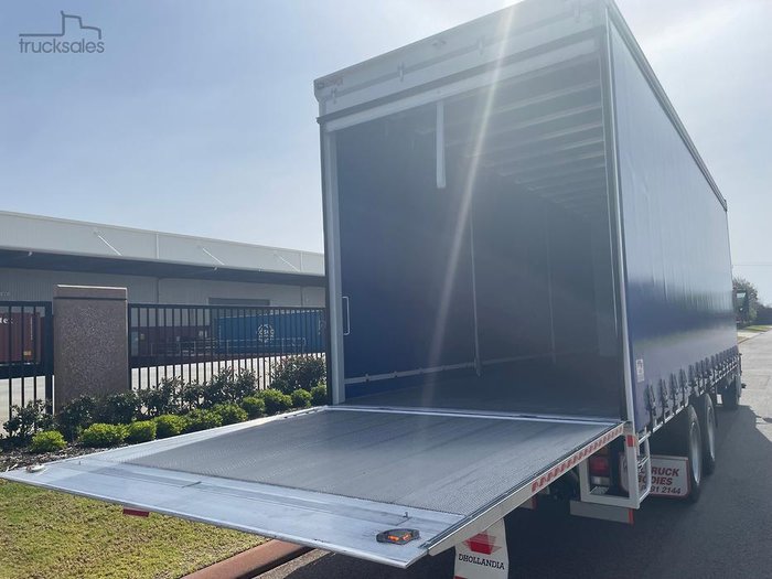 2025 Fuso Fighter 2427 . White