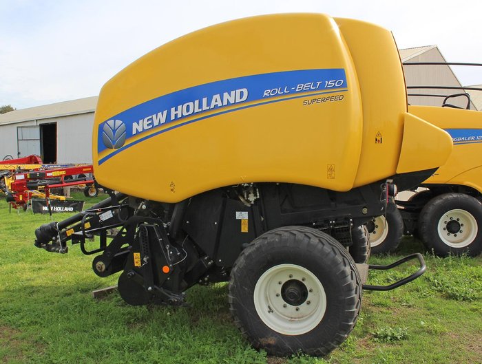 New Holland Roll-Belt 150 Superfeed Round Baler