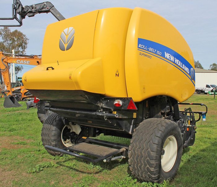 New Holland Roll-Belt 150 Superfeed Round Baler