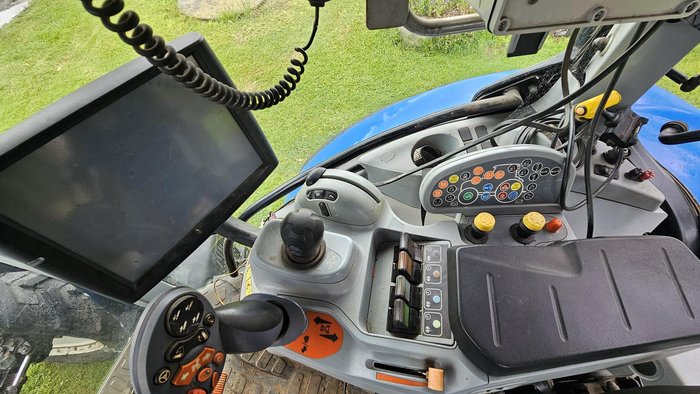 2016 New Holland T7.210 Blue