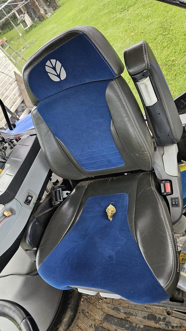 2016 New Holland T7.210 Blue