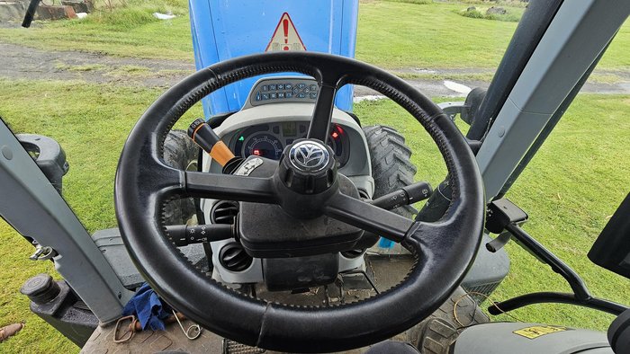 2016 New Holland T7.210 Blue