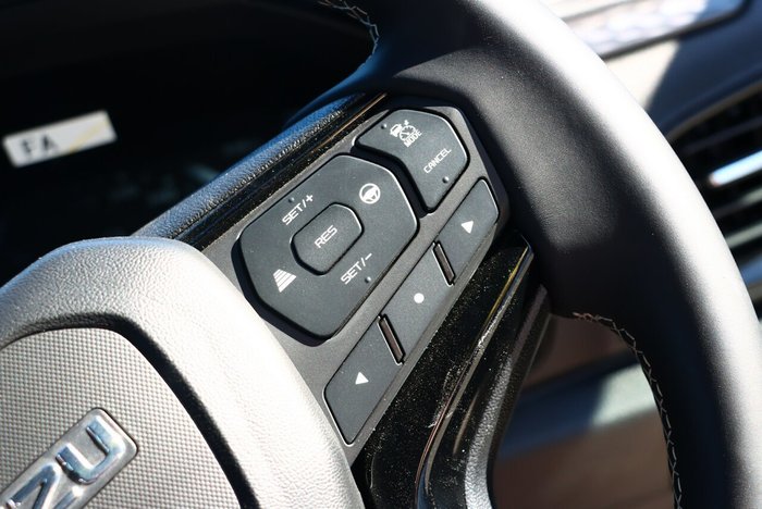 2024 Isuzu D-MAX BLADE
