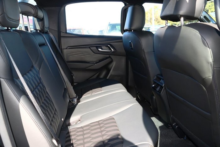 2024 Isuzu D-MAX BLADE