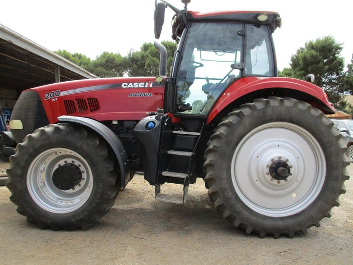 0 CASE IH Magnum 200 Red