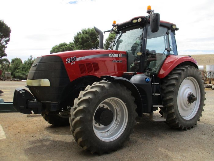 0 CASE IH Magnum 200 Red