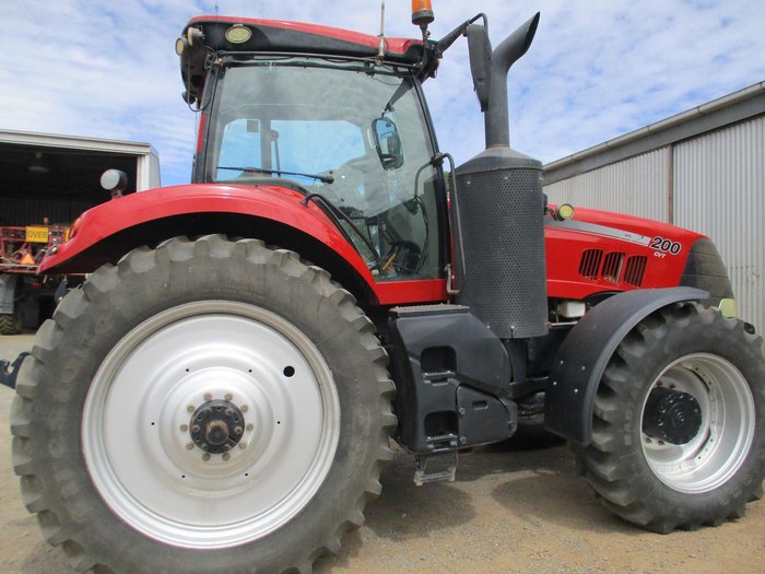 0 CASE IH Magnum 200 Red