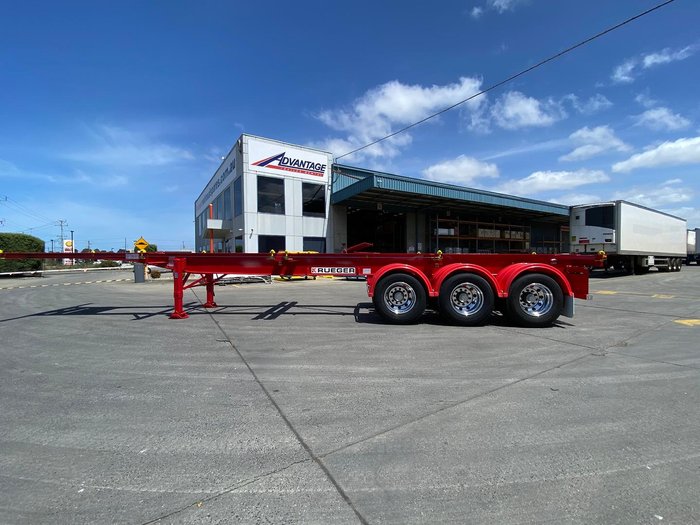 2026 Krueger 40' Skeletal C/W 12 Twist Locks Red