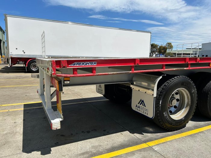 2015 Maxitrans St3 48' Flat Deck Open Semi Red
