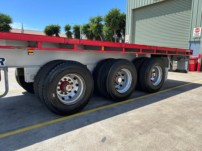 2015 Maxitrans St3 48' Flat Deck Open Semi Red