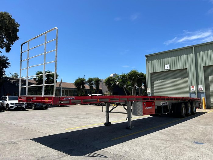 2015 Maxitrans St3 48' Flat Deck Open Semi Red