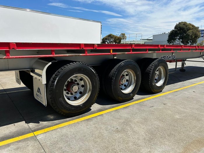 2015 Maxitrans St3 48' Flat Deck Open Semi Red