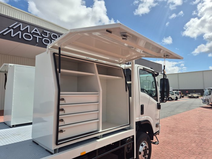 2016 Isuzu Trucks NPS 75/45-155 4x4 Tray and Boxes
