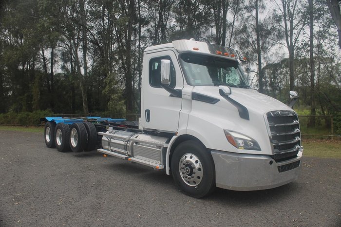 2022 Freightliner Cascadia 116 White