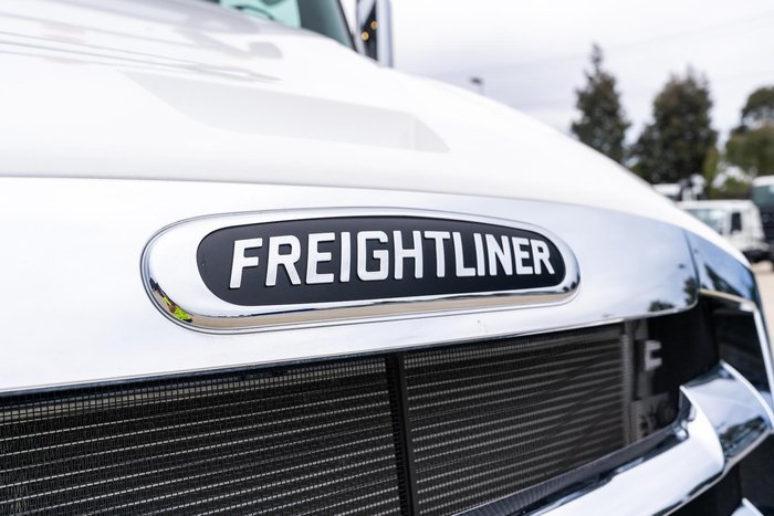 2022 Freightliner Cascadia 116 White