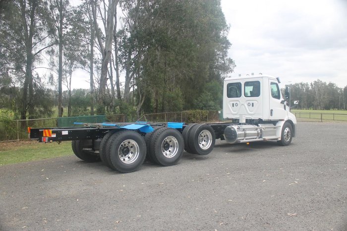 2022 Freightliner Cascadia 116 White