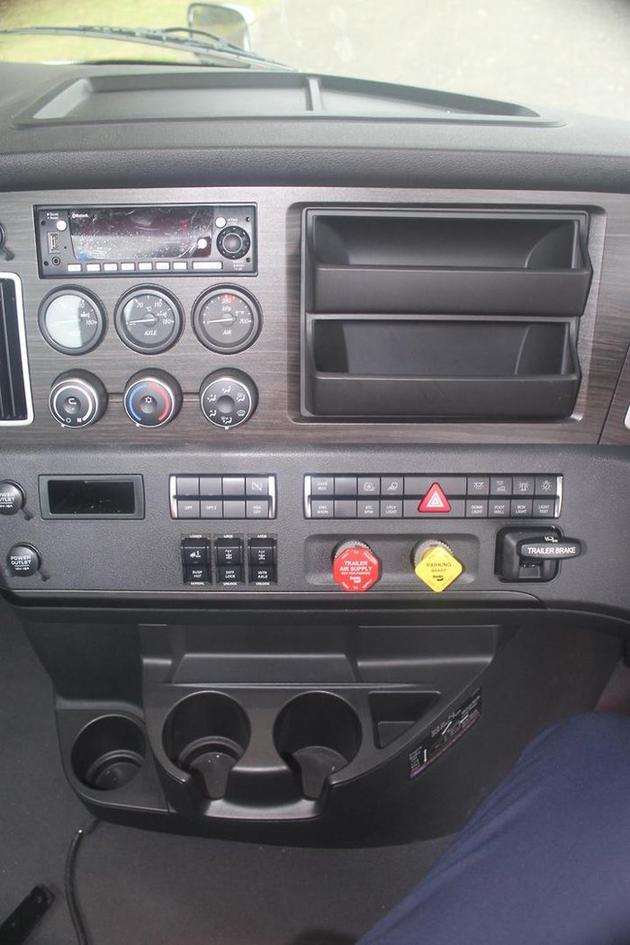 2022 Freightliner Cascadia 116 White