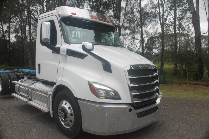 2022 Freightliner Cascadia 116 White