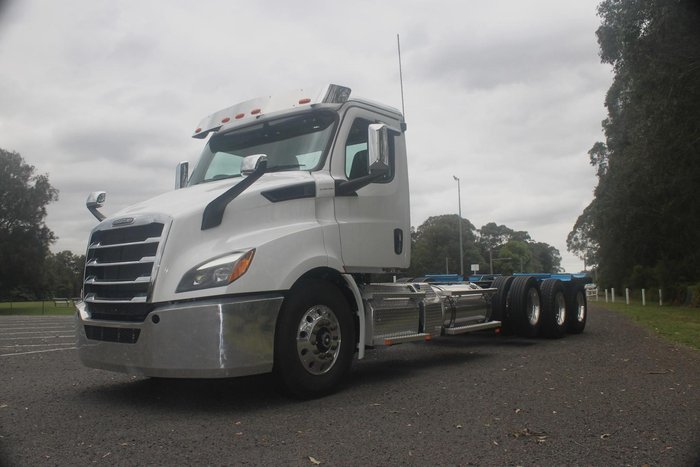 2022 Freightliner Cascadia 116 White