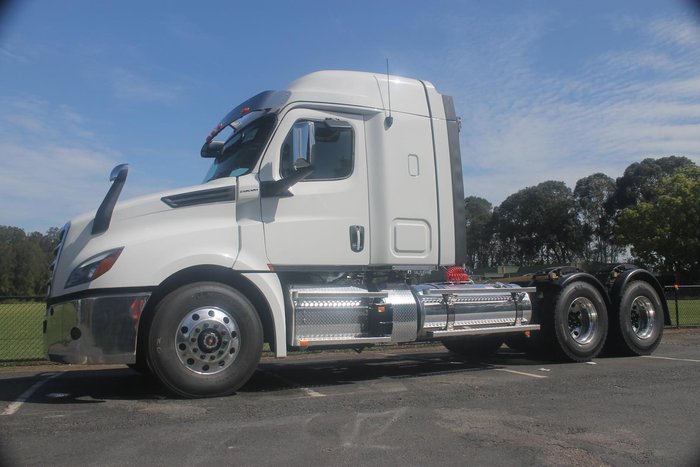 2024 Freightliner Cascadia 126 White