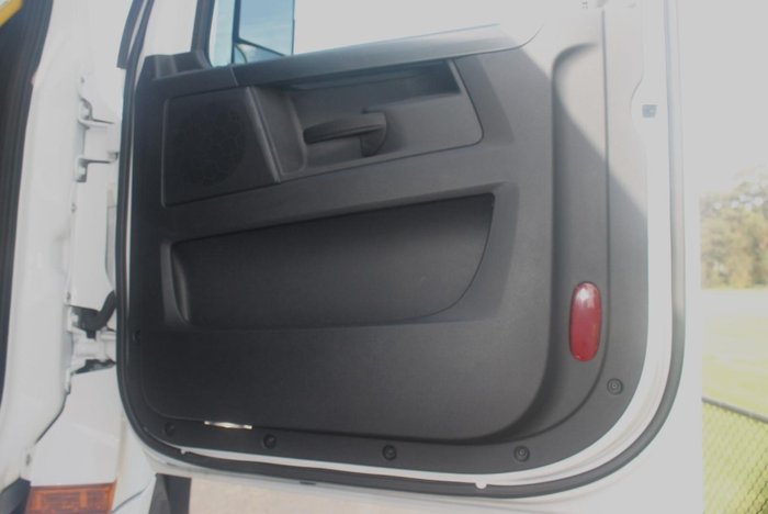 2024 Freightliner Cascadia 126 White