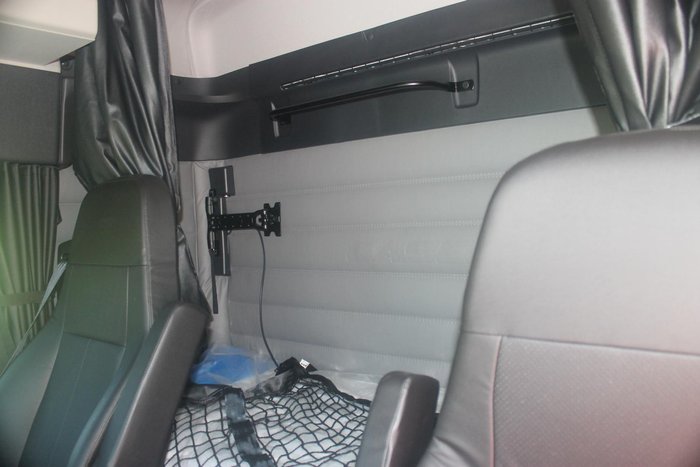 2024 Freightliner Cascadia 126 White