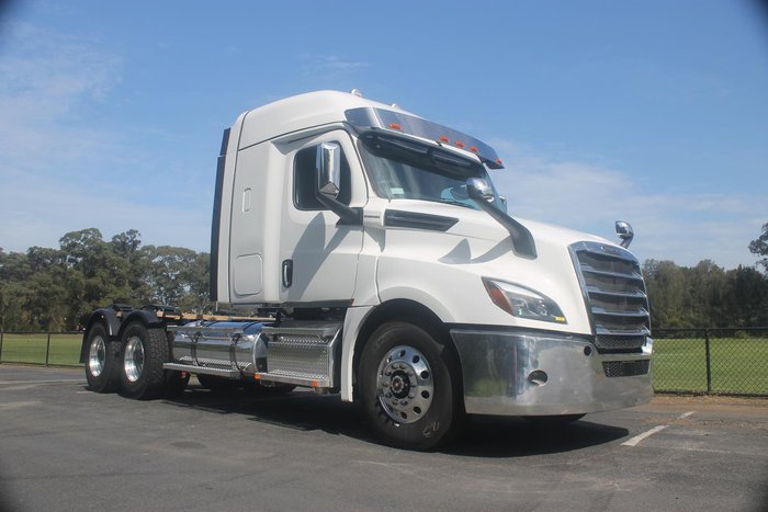 2024 Freightliner Cascadia 126 White