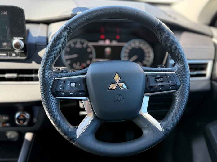 2024 Mitsubishi Outlander ES