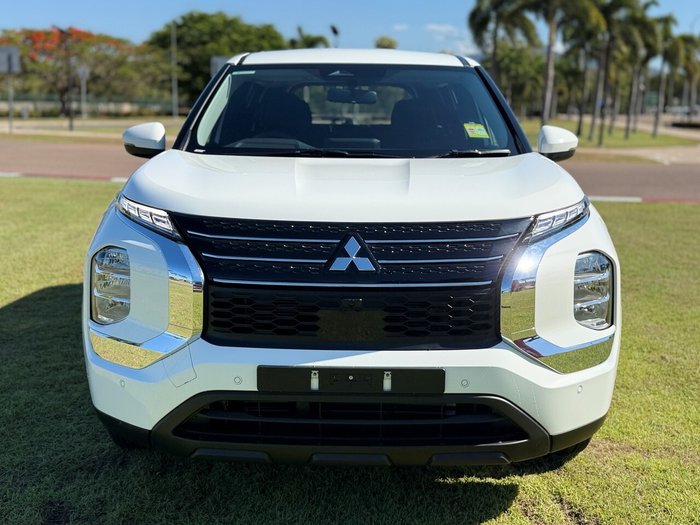 2024 Mitsubishi Outlander ES