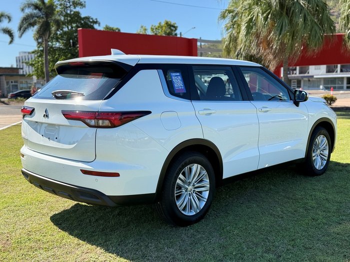 2024 Mitsubishi Outlander ES