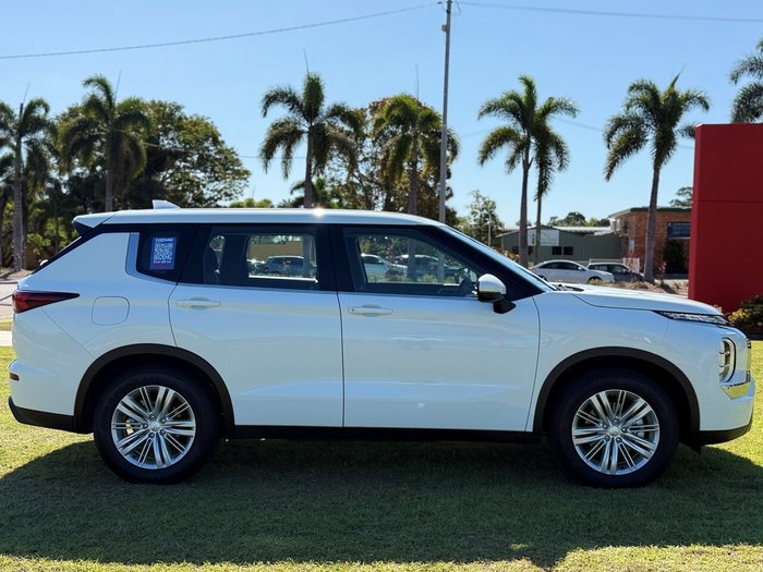 2024 Mitsubishi Outlander ES